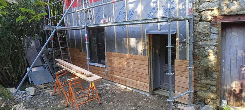 Travaux d'isolation naturelle avec matériaux écologiques en Ardèche